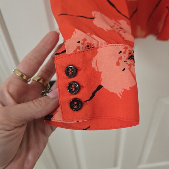 Carolina Herrera Silk Red Poppy Long Sleeve Button Down Top Size 8 - Picture 6 of 10